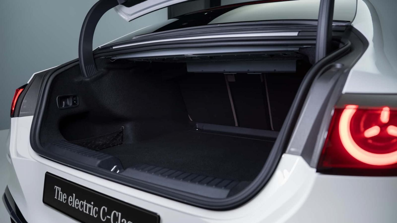 Ντεμπούτο για την πρώτη ηλεκτρική Mercedes C-Class